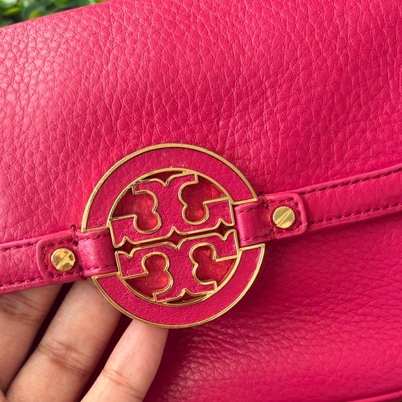 Tory Burch Amanda Leather Crossbody - Picture 2 of 4
